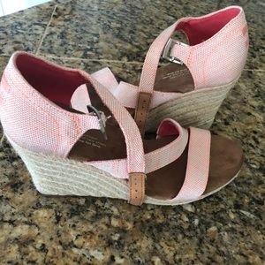 TOM wedges-brand new!🌞